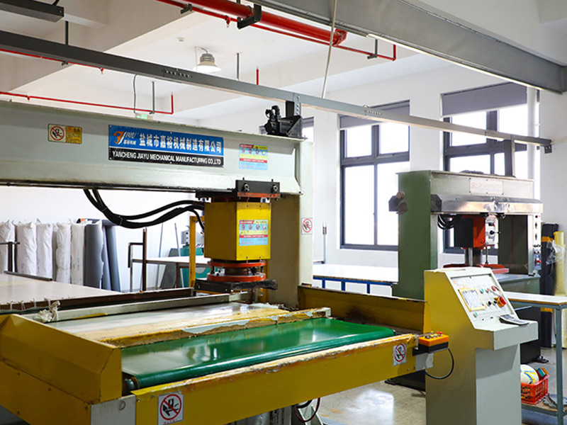 Basketballeer snijden